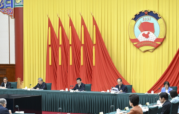 王沪宁主持召开全国政协主席会议