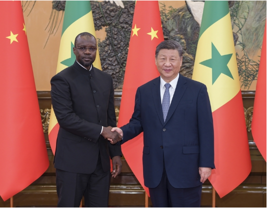 习近平会见塞内加尔总理松科1