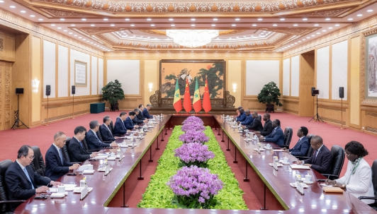 习近平会见塞内加尔总理松科2