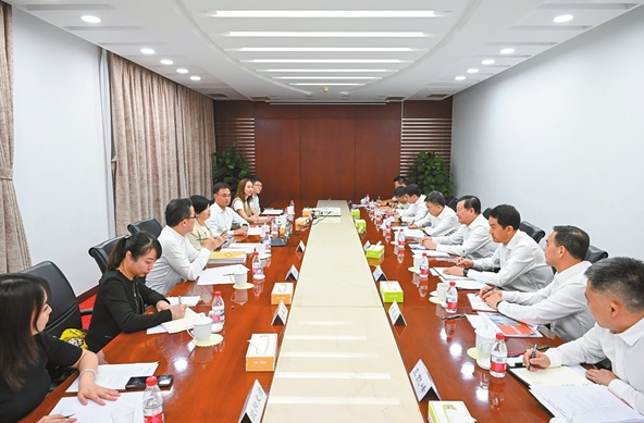 倪虹在京会见香港特别行政区政府房屋局局长何永贤