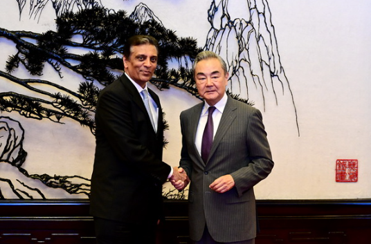 王毅会见美中贸易全国委员会董事会代表团1