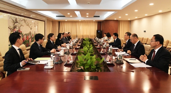 李利会见澳门特区政府社会文化司司长柯岚