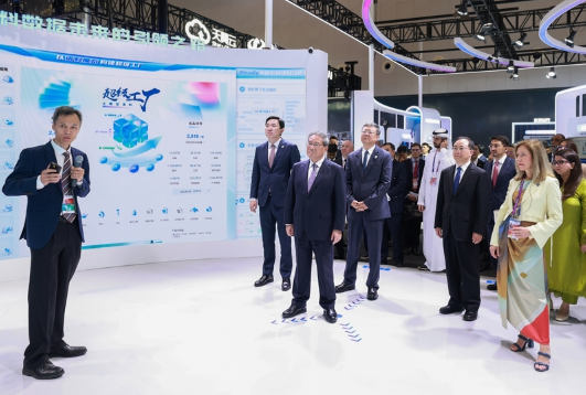 李强出席2025世界人工智能大会暨人工智能全球治理高级别会议开幕式并致辞1